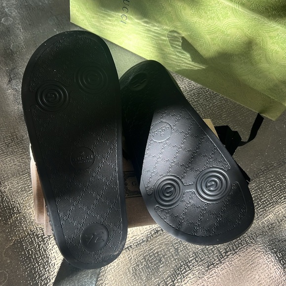 Gucci Women Rubber Pool Slides - Picture 5 of 9
